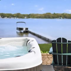 Perfect Storm: Hot Tub, Sleeps 10, Sandy Beach